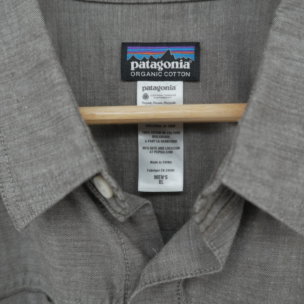Patagonia Button Down Shirt Mens XL Grey Organic Cotton Long Slv Utility Pockets - Picture 2 of 7